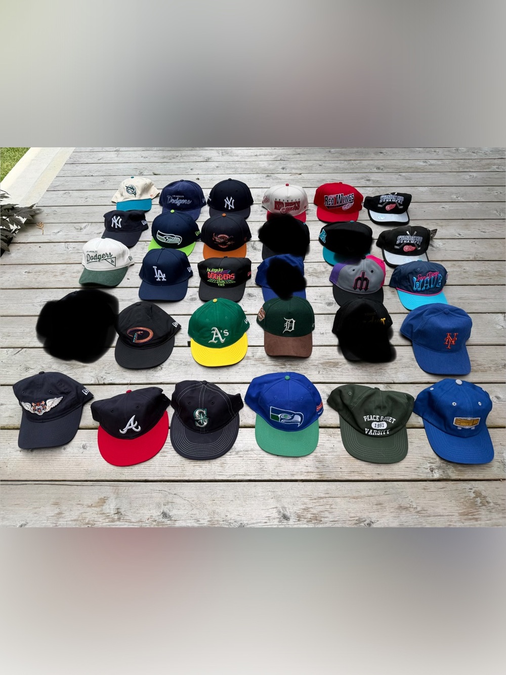 Any snapback/strapback from this lot: 1 for 20, 2 for 35, 3 for 45$!!